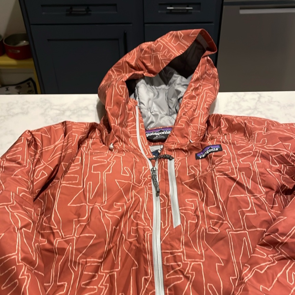 Patagonia women’s 3 in 1 powder ski/snowboard jacket.